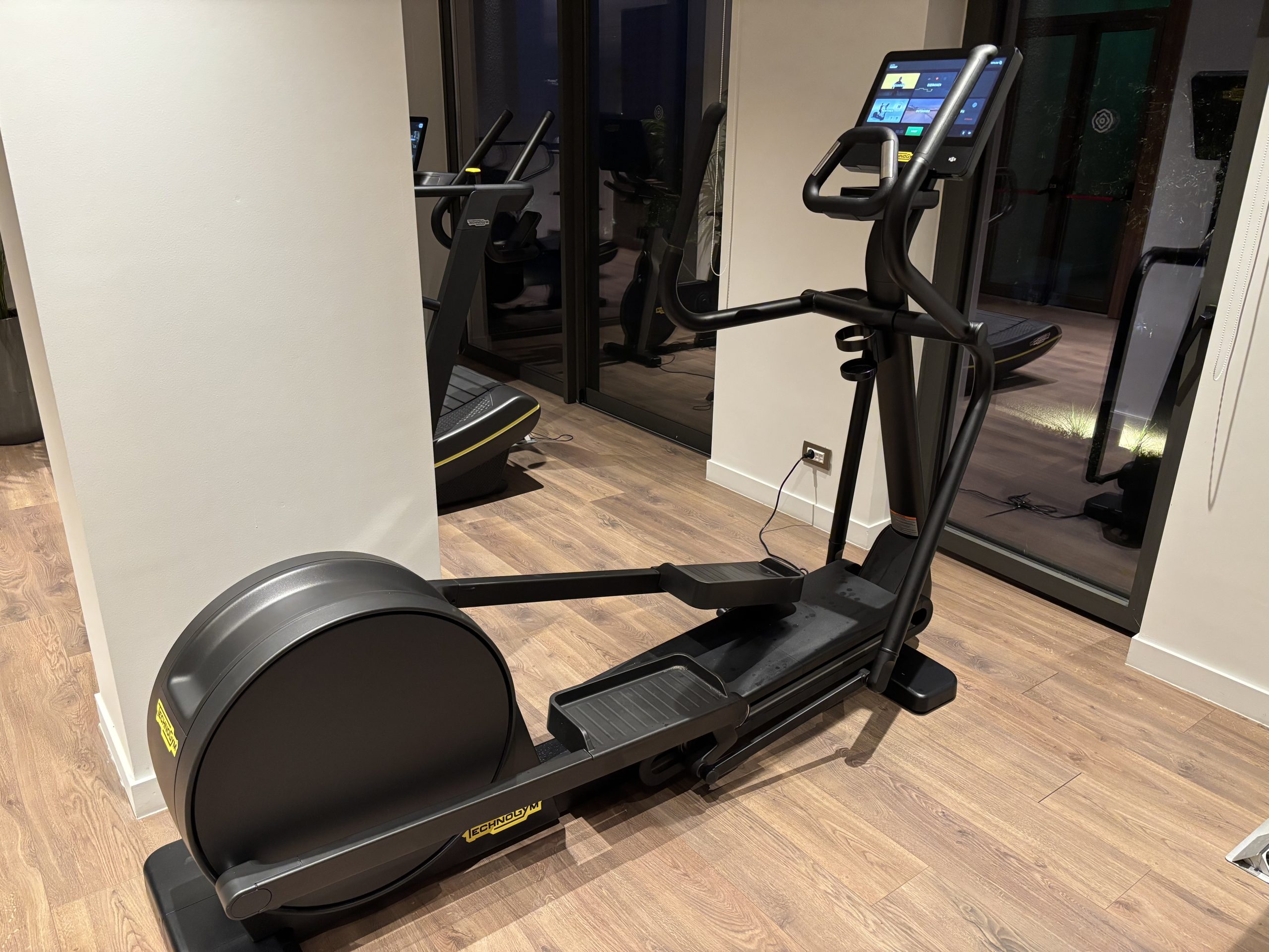 Niklas (31) hat den Fahrtdienst Uber und die Fitnessgerätefirma Technogym ins Depot genommen